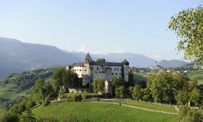 Abwechslungsreiche Wanderrouten, idyllische Ortschaften und Schlösser